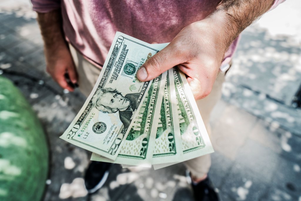Money in Hand - Easy Earned Money: Make Money Selling Old Stuff